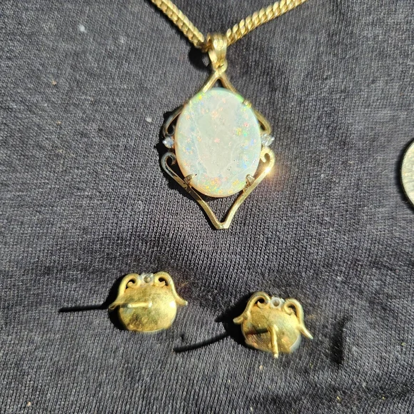 Vintage Opal 14k Diamong Chip Earrings - Picture 6 of 6